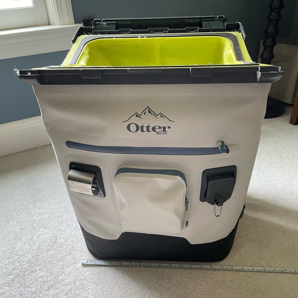 Rare Otterbox Backpack Cooler
